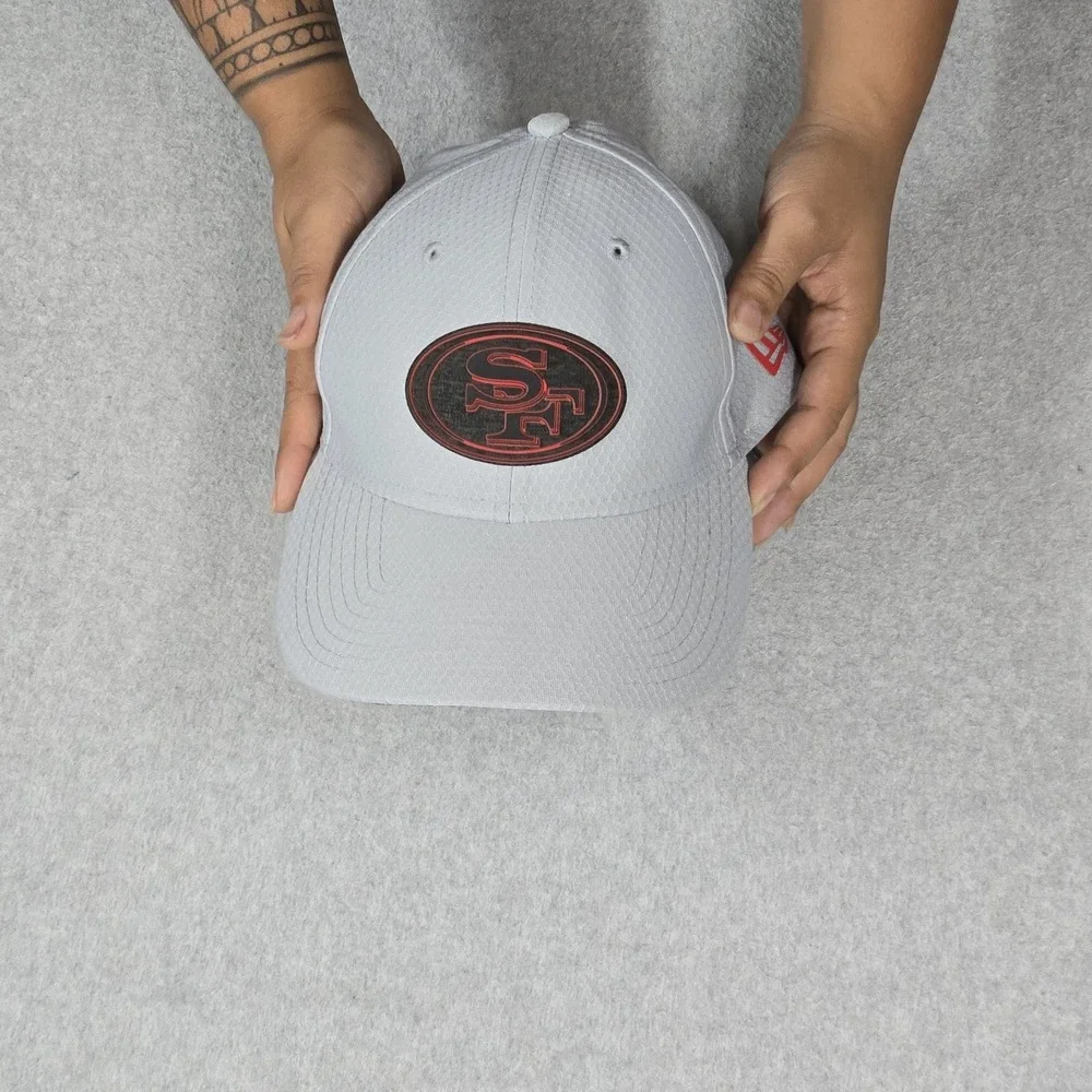 San Francisco 49ers Men Baseball Cap Small/ Medium Gray New Era Curved Fitted